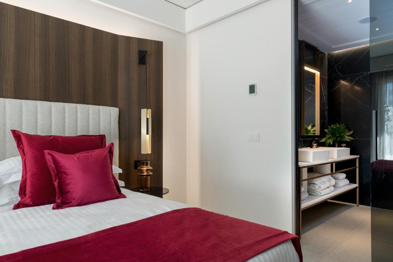 We Me Suite Hotel Riccione Eksteriør billede