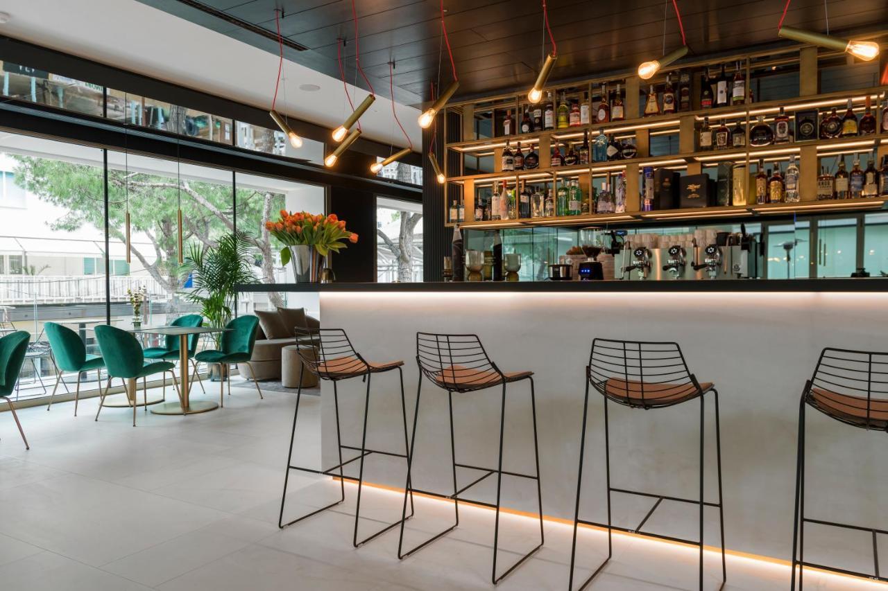 We Me Suite Hotel Riccione Eksteriør billede