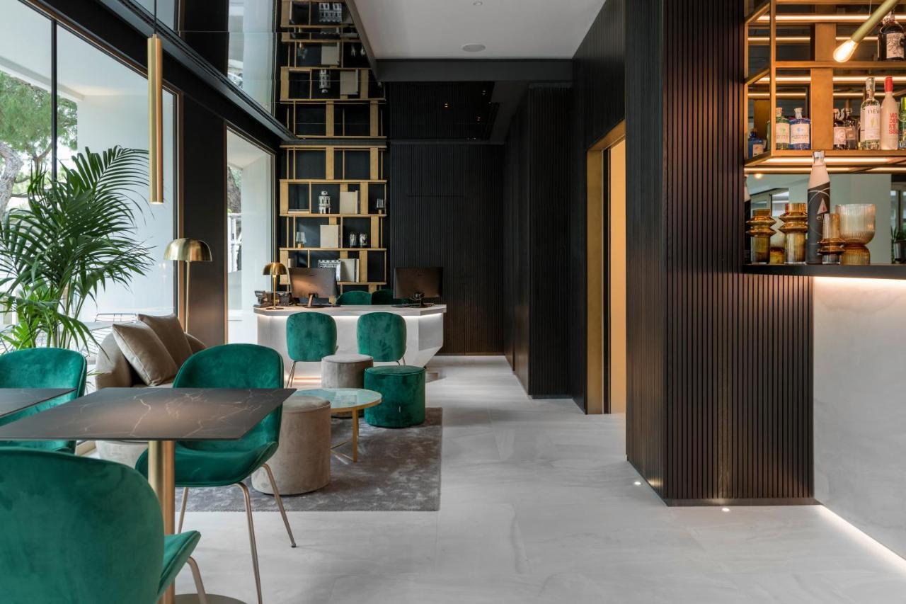 We Me Suite Hotel Riccione Eksteriør billede