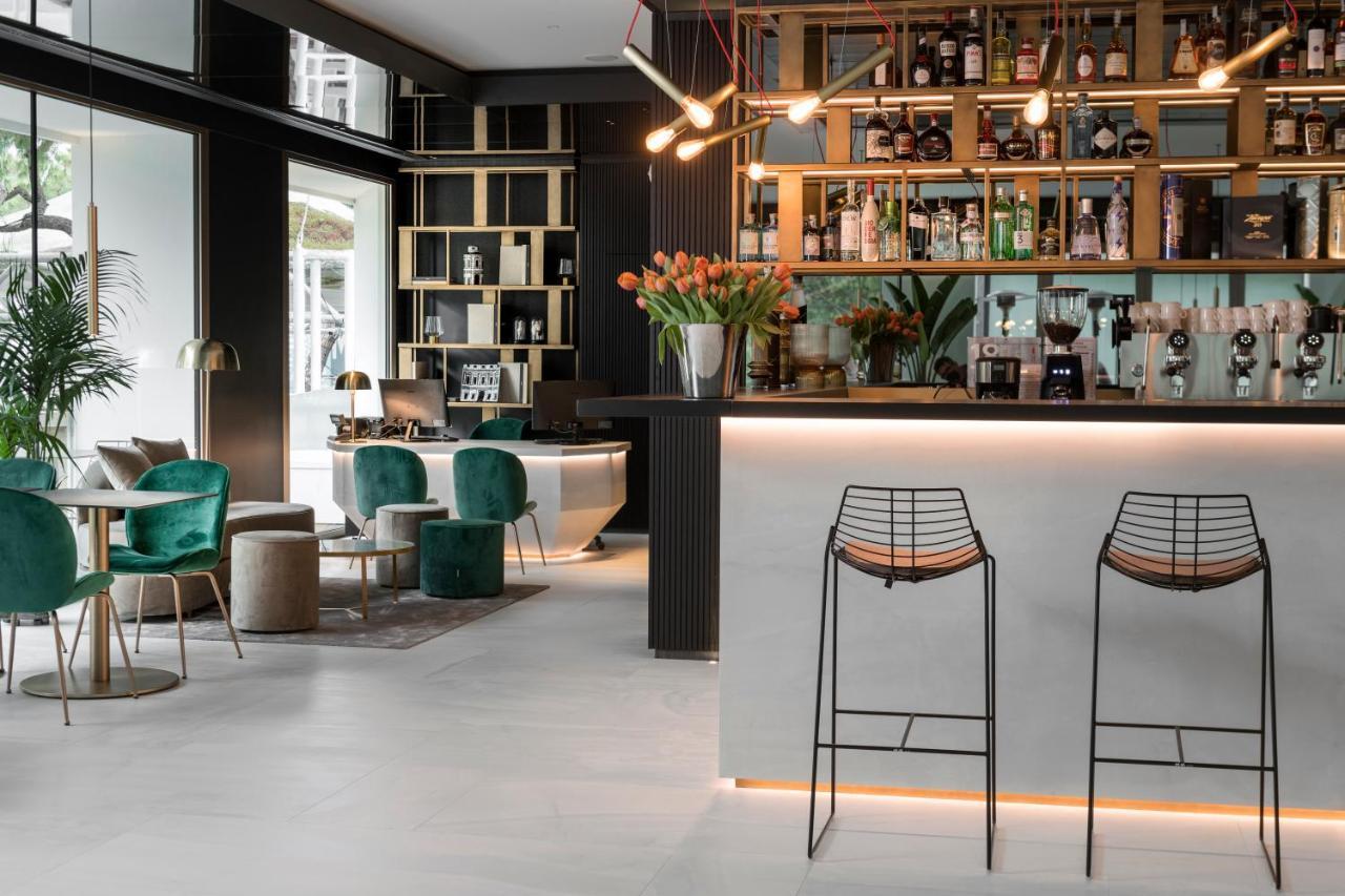 We Me Suite Hotel Riccione Eksteriør billede